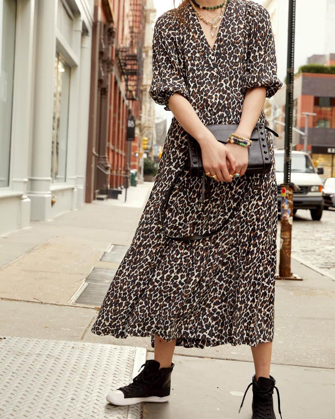 レベッカミンコフのインスタグラム：「Loving this new throw on & go dress🙌🏼」