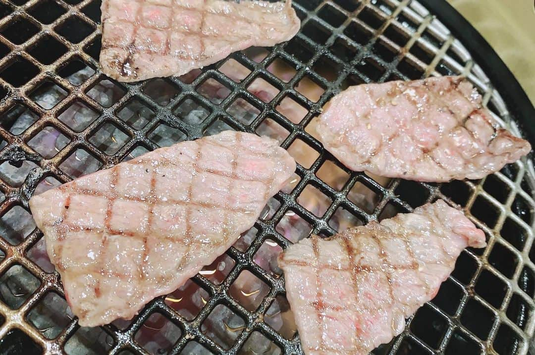 大槻ひびきさんのインスタグラム写真 - (大槻ひびきInstagram)「みんなで焼肉行ってきました😊 お肉おいしかった！ 杏仁豆腐もすごい美味しくて最高でした❤️  早め解散⭐️ また遊ぼうね😊 #焼肉 #女子会」1月28日 15時44分 - yanhibi0221