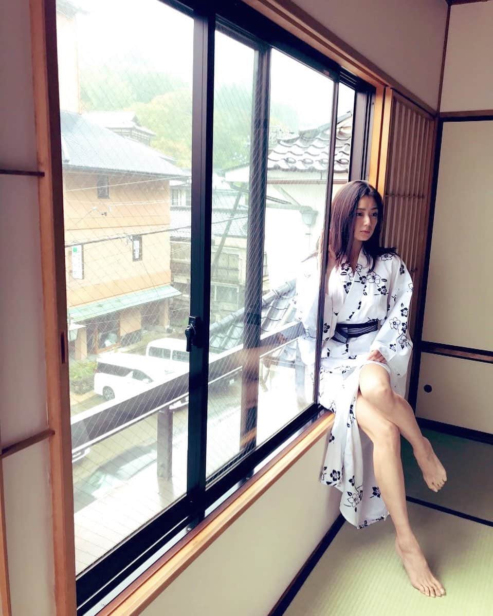 片山萌美のインスタグラム：「DVD&Blu-ray #自然のなかで微睡んで #moemikatayama」