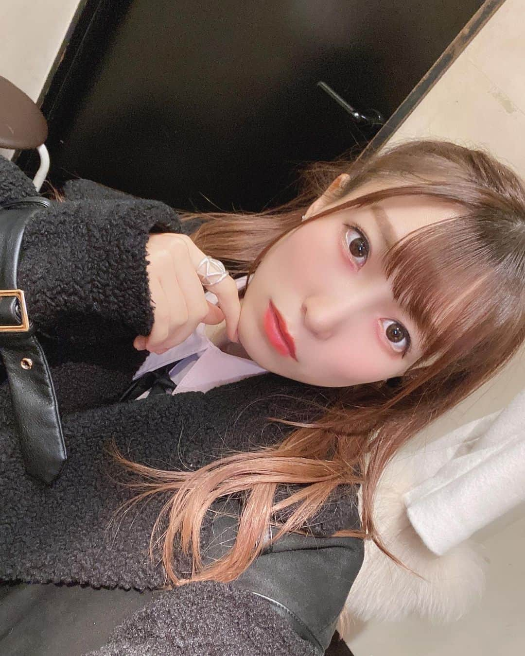 桜井まあかさんのインスタグラム写真 - (桜井まあかInstagram)「. . . . まあかすきか？？ . . .  #アイドル #アイドル衣装 #巻き髪 #自撮り #自撮り女子 #ハーフツイン #地雷女 #地雷メイク #地雷系女子 #楽屋 #オフショット #偶像 #아이돌　#idol #japaneseidol #followｍe #followforfollowback」1月28日 15時39分 - maaaaaka02