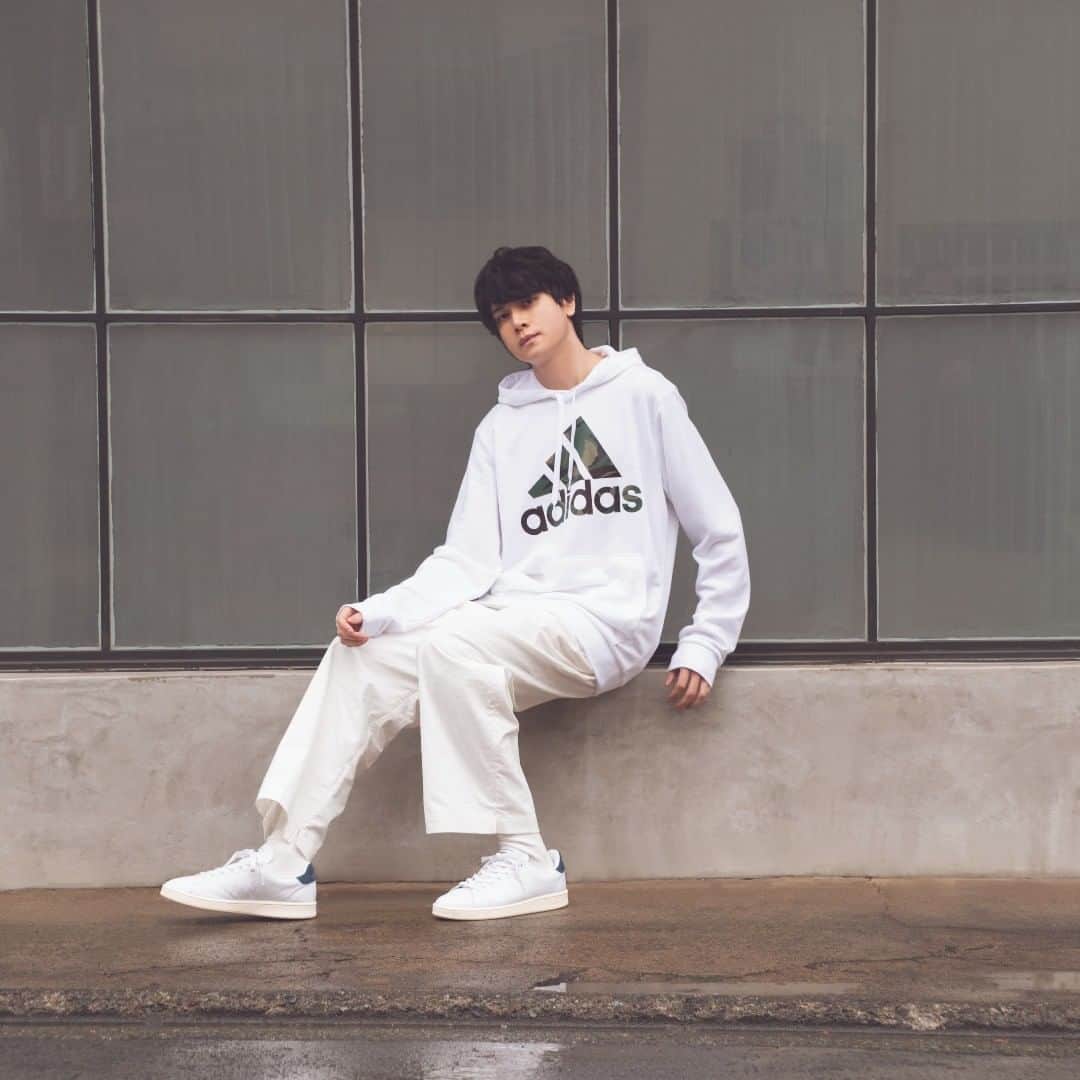ASBee(アスビー)のインスタグラム：「【adidas アディダス ADVANCOURT LEA U 】﻿ テニスシューズにインスピレーションを受けた「ADVANCOURT LEA U」  adidas アディダス ADVANCOURT LEA U ¥7,990＋消費税 ﻿ #adidas #asbee #shoes #newarrivals #instafashion ﻿ #アディダス #アスビー #シューズ #スニーカー #春シューズ #春カラー #春色 #新作 #大人カジュアル #カジュアルファッション #デイリーファッション #休日スタイル #きれいめカジュアル #デイリーユース #タウンユース #靴好き #あしもと倶楽部」