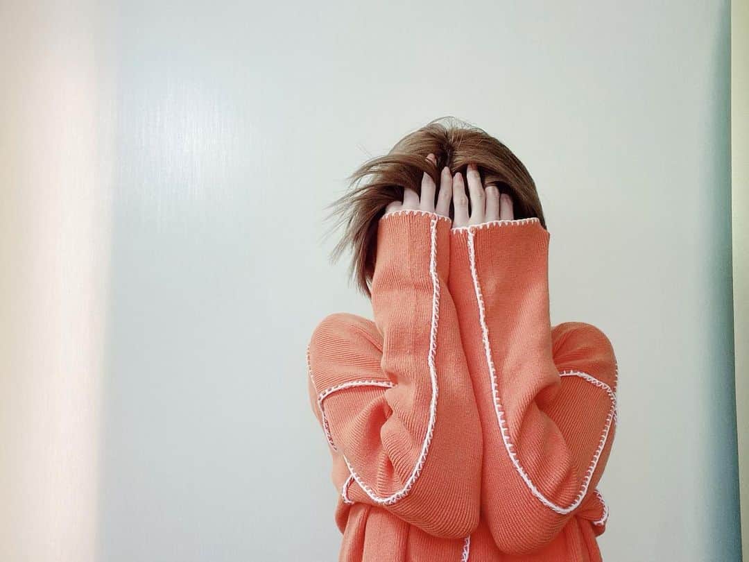 樋口日奈さんのインスタグラム写真 - (樋口日奈Instagram)「オレンジニット🙈 パ〜ッて明るい気持ちになれる🧡💛🧡💛 #knit  #cheek」1月28日 15時42分 - higuchi_hina_official