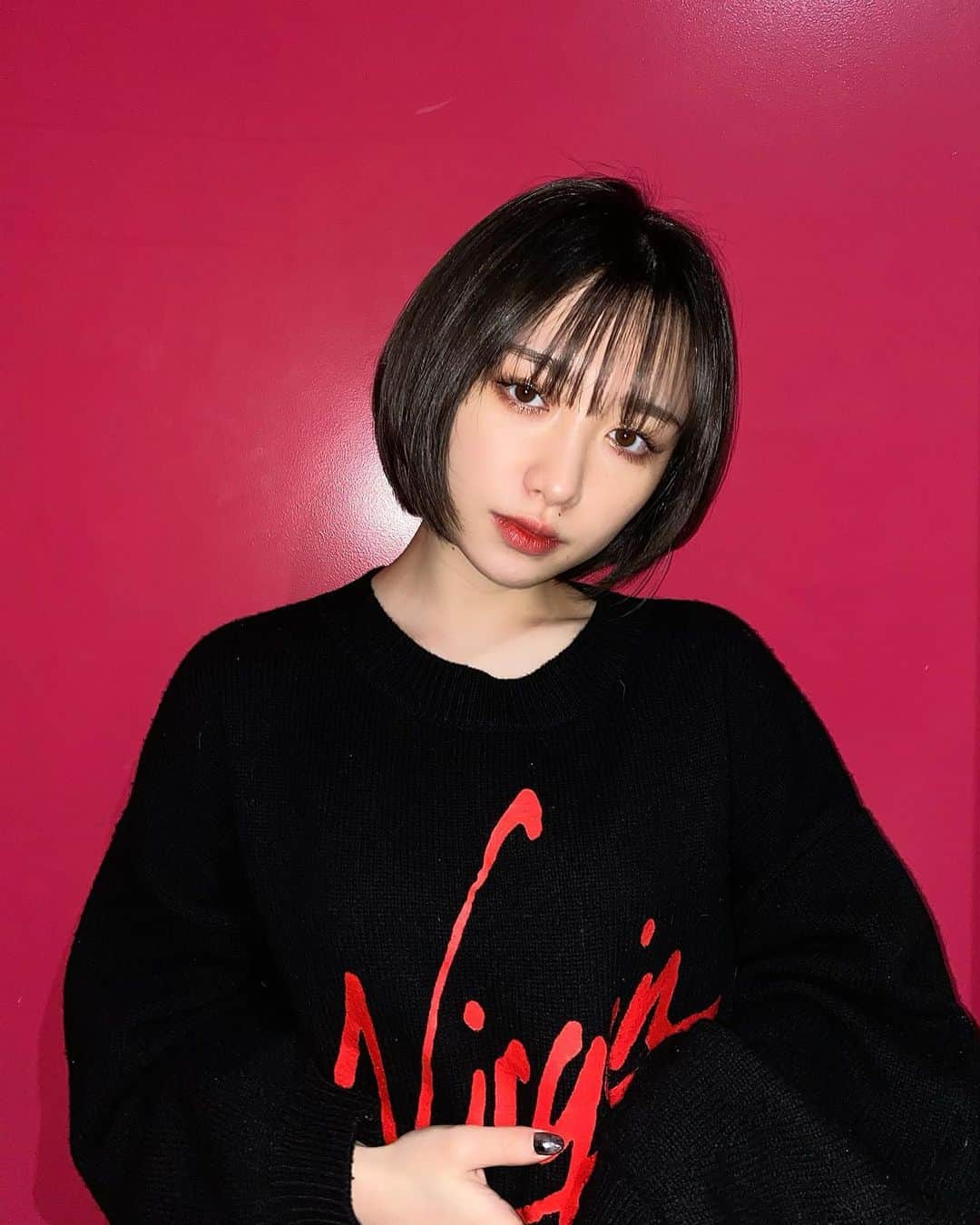 吉田凜音のインスタグラム：「元気ですか私は元気です 髪の毛可愛く切ってもらったのに可愛く巻けないのはどうして」