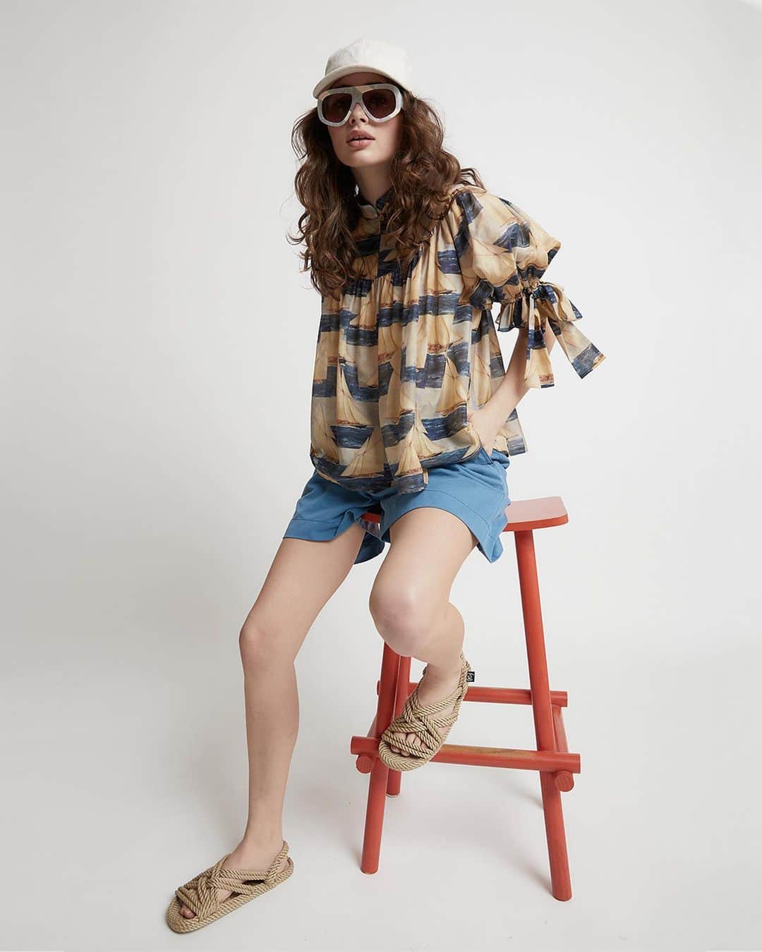 カレンウォーカーのインスタグラム：「Nomadic State of Mind ‘Lounger’ and ‘JC’ sandals restocked - available on karenwalker.com and in-store // These socially responsible sandals are handmade from recycled rope in Nicaragua where the label provides fair, living wages and sustainable employment for the local community.」
