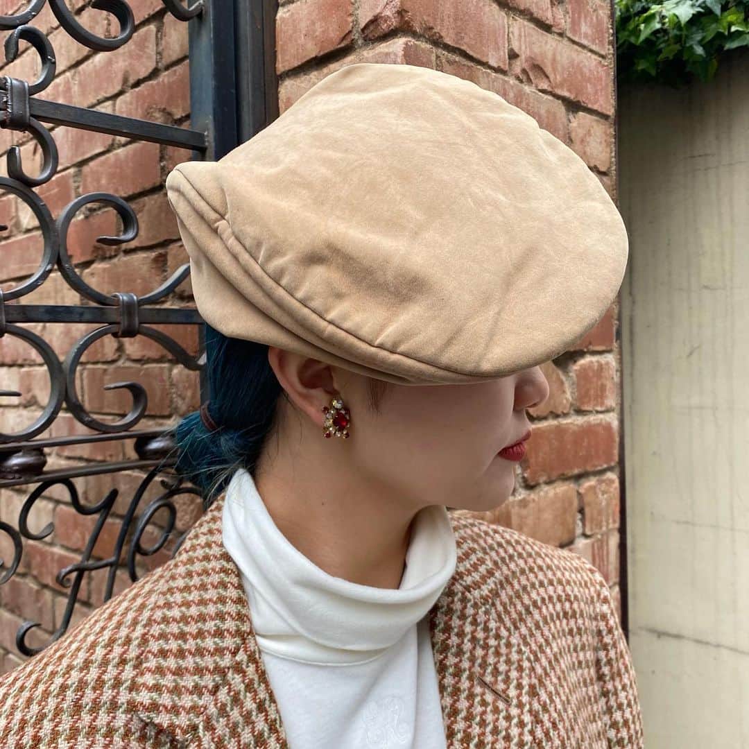 NUTTY Vintage&Collectibleのインスタグラム：「🌹RECOMMEND VINTAGE🌹  ☑︎vtg cutglass earrings  アラビアンなムードを感じるイヤリング。 思い浮かぶのは金のティーポットやルビー、まばゆく光り輝く宮殿。。  レディな装いにはもちろん、外しアイテムとしてメンズライクな装いに取り入れるのはいかが？  いまならこちらも10%OFF❤️お見逃しなく✔️  🛒VINTAGE ONLINE STOREにてお買い求めいただけます🛒  ---------------------------------------------------- 💐Formal Fair 2021💐1/18(mon)~ ☑︎ヴィンテージジュエリーALL10%OFF  🚌送料無料🚌1/15(fri)~ ☑︎VINTAGE ONLINE STORE ¥10000以上 ☑︎SELECT BOUTIQUE ONLINE STORE ¥5000以上 お買い上げで全国一律送料無料！ （※ONLINE STORE/その他通販全て対象） ----------------------------------------------------」
