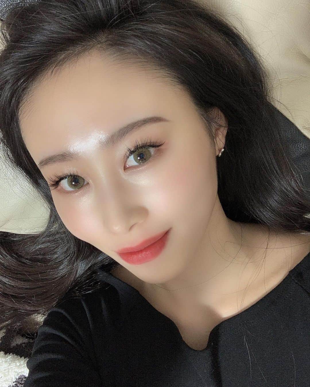 長沼南帆のインスタグラム：「マツエク💕﻿ ﻿ 普段同じ場所に通い続けることは無いんだけど、もちも良くて(1ヶ月は余裕でもつ)、綺麗につけてくれるからRQ時代からずっと通ってます✨﻿ ﻿ 両目で200本ついてるの👏🏻👏🏻👏🏻﻿ ﻿メイクも眉毛、チーク、リップだけで仕上がるから5分もかからなくなる！時短🤣 ﻿ ﻿ ﻿ ﻿ #マツエク　#マツエクデザイン #マツエクサロン #恵比寿マツエク #恵比寿マツエクサロン」