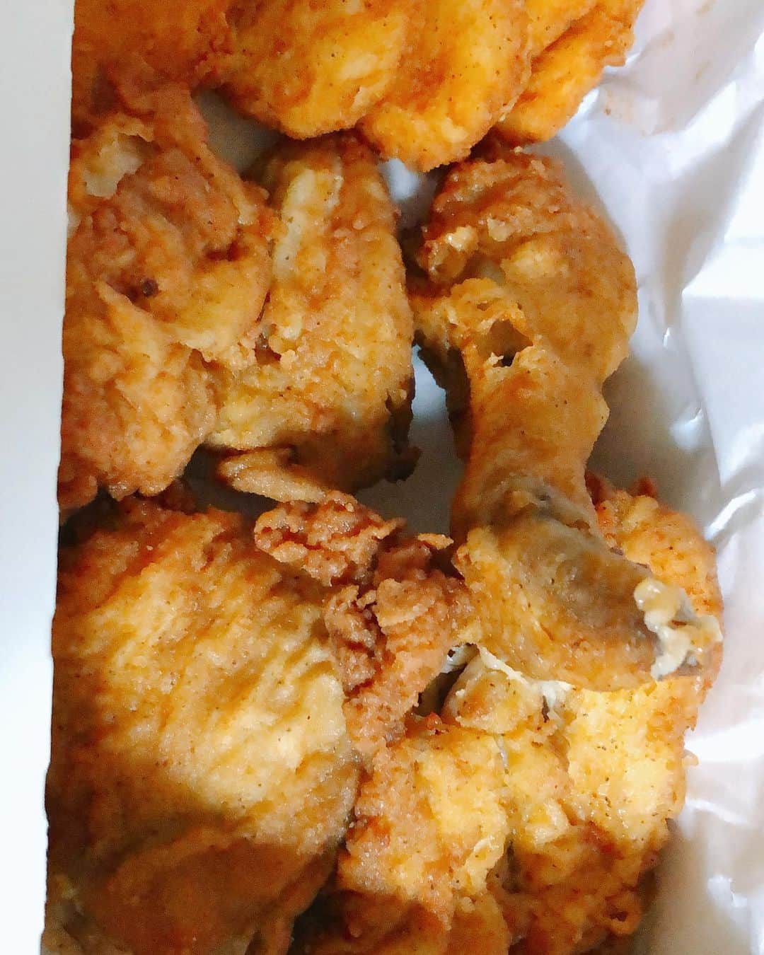 田上よしえのインスタグラム：「ありがとう、とりの日パック🐓 #KFC」