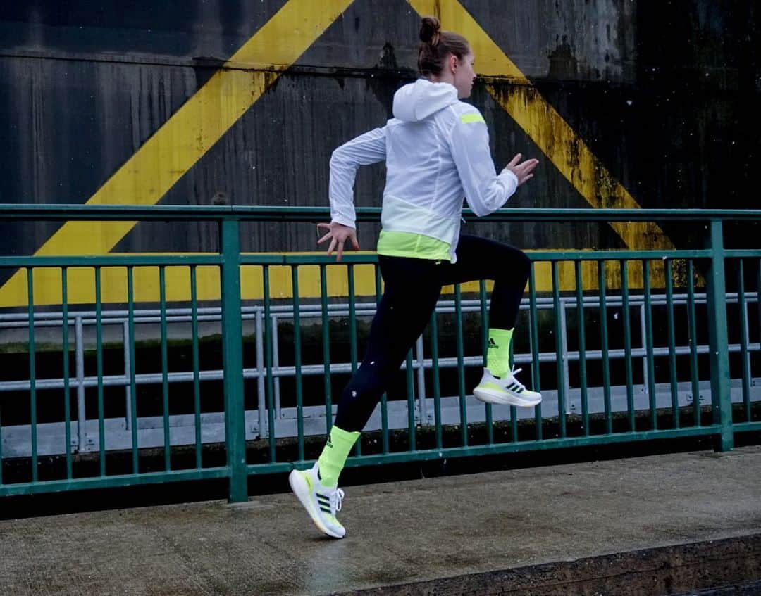 ジーナ・ルケンケムペルのインスタグラム：「LIFE ON HI ENERGY! Say hello to incredible energy return 😎  #ULTRABOOST21 #runnershigh #createdwithadidas @adidasrunning @adidas_de」