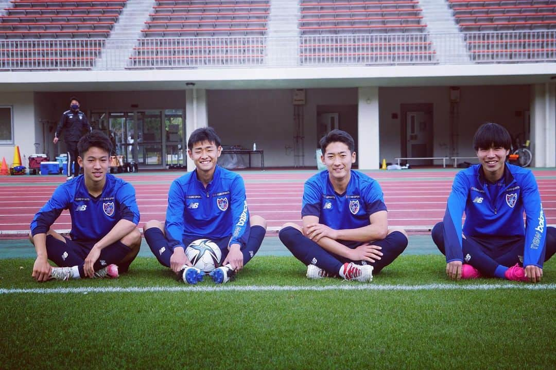 FC東京オフィシャルグッズさんのインスタグラム写真 - (FC東京オフィシャルグッズInstagram)「🔵🔴 #2021沖縄camp #広報camera 📸  練習生として参加しているU-18の #梶浦勇輝 選手、#安田虎士朗 選手、#大迫蒼人 選手、#野澤零温 選手!!👏👏👏👏  #長谷川健太 監督からも『遠慮なくもっと厳しくいっていいぞ!!』とアドバイスももらい、日々成長中です!!✊✊✊✊🔵🔴 @fctokyoofficial  #FC東京 #fctokyo #沖縄キャンプ #okinawa #camp #tokyo」1月28日 16時16分 - fctokyoofficial