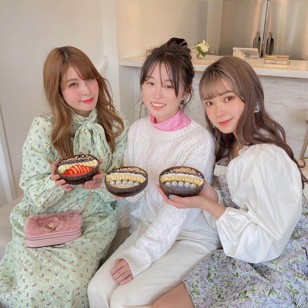 のインスタグラム：「最近よく一緒にいる この子達とビーガンカフェに行ったよ🙆‍♀️💓  リサメロが美味しいところ教えてくれたの、ありがとう〜〜〜😭☕️  #東京カフェ #カフェ巡り#veganfood」