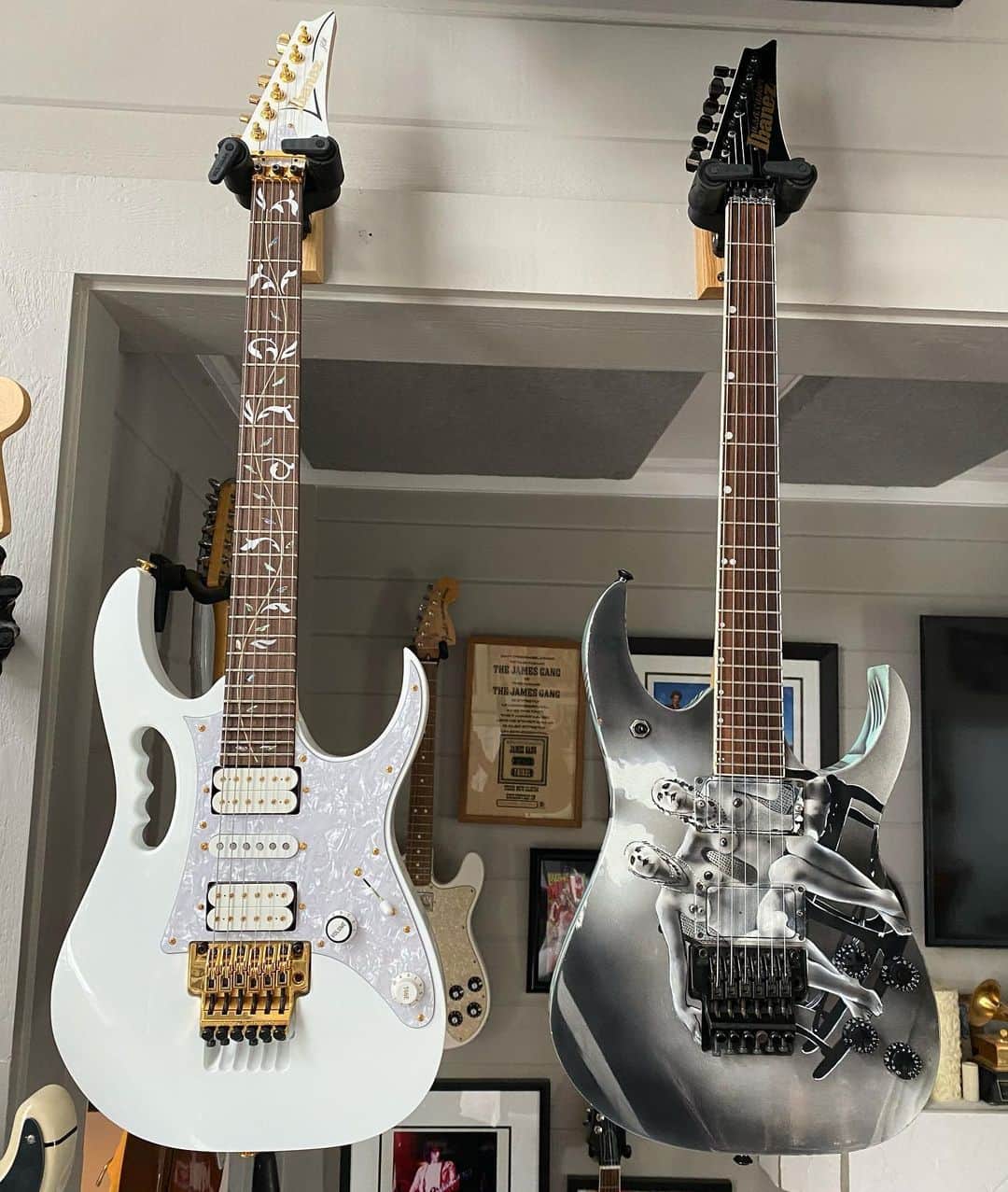 デイヴ・ナヴァロのインスタグラム：「@stevevaihimself (left) my early 90s custom @officialibanezguitars - no earth shattering story to go along here, I just loved working with these two today and after all, they do look kinda killer just hanging there. Steve’s may win the beauty contest but mine is the winner of the ‘which has seen the inside of a pawn shop most?’ contest! 🤦🏻‍♀️」