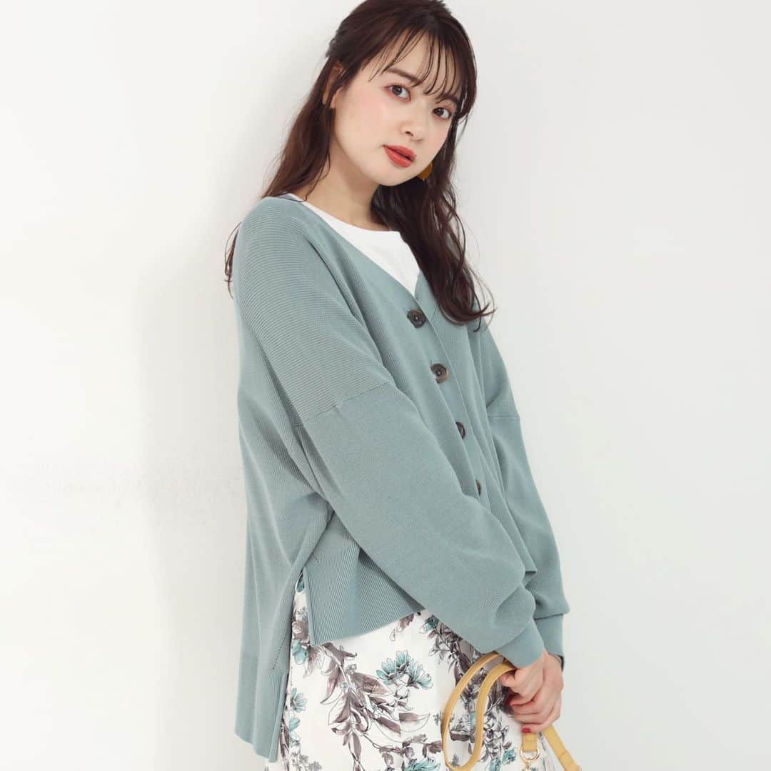 のインスタグラム：「️﻿ ﻿ ＼ 再入荷商品 ／﻿ @mystrada_official ﻿ ﻿ ﻿ インスタライブ紹介アイテム✨﻿ 着まわせる2WAYトップスにインナーを組み合わせた﻿ デイリーカジュアルなお得なセット🌿﻿ ﻿ ﻿ カーデプルオーバーインナーセット﻿ ¥ 16,000+tax﻿ color:light beige,green,mocha pink﻿ ﻿ ﻿ -----------------------------------------------﻿ ﻿ ▶︎▶︎▶︎information﻿ ﻿ ①ショップでは、全国送料無料で﻿ 代引き配送を受け付けております。﻿ 詳しくはショップまでお問い合わせください♩﻿ ﻿ お電話でのお問い合わせ先は﻿ @arpege_story のハイライトをご確認ください。﻿ ＊名古屋高島屋を除く﻿ ﻿ ﻿ ②📩メルマガ登録でお得な情報をGET‼︎﻿ 不定期でお得なキャンペーン実施します✨﻿ ﻿ ﻿ ③公式オンラインサイトArpege storyで﻿ 店舗在庫状況がご確認いただけるようになりました！﻿ サイトでsold outのアイテムでもお店でGETできるかも💭﻿ ﻿ ﻿ ﻿ -----------------------------------------------﻿ ﻿ #mystrada #マイストラーダ﻿ #2021springcollection」