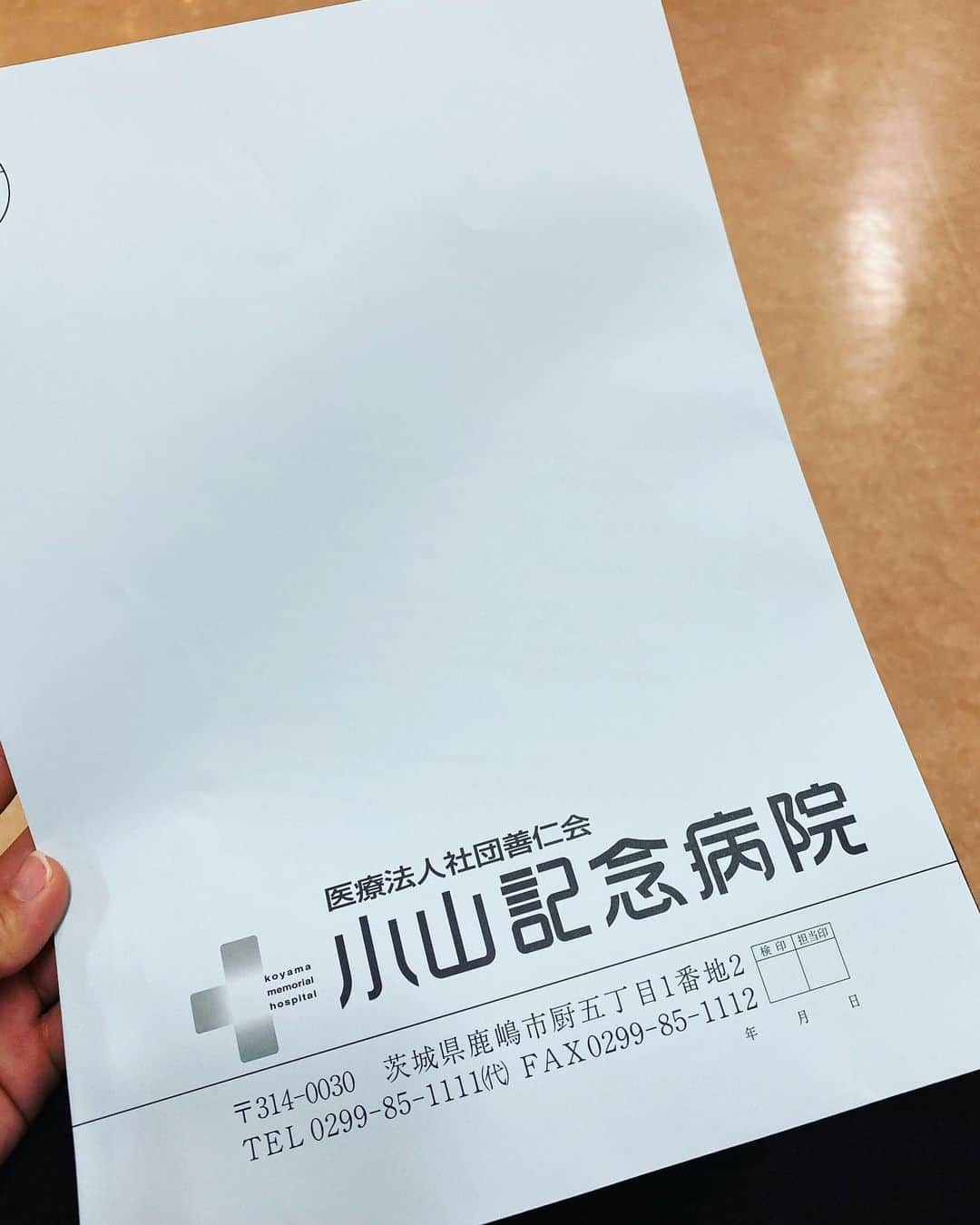 小倉ひまわりのインスタグラム：「.﻿ ﻿ 今日はスポンサーをしていただいている小山記念病院様へ🏥﻿ ﻿ いつもサポートありがとうございます！﻿ ﻿ #小山記念病院 様#茨城#鹿嶋#スポーツ#sports#ゴルフ#ゴルフ女子#golf#プロ#プロゴルファー#progolfer#女子プロ#女子プロゴルファー#ゴルフ好き#ゴルフ好きと繋がりたい#感謝」