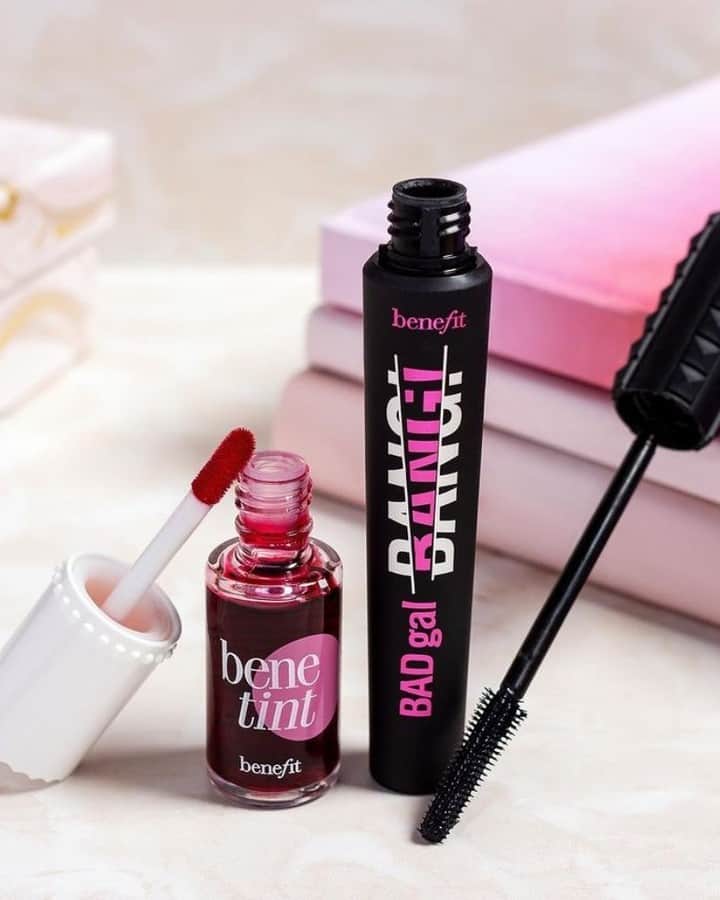 Benefit Cosmetics UKさんのインスタグラム写真 - (Benefit Cosmetics UKInstagram)「We LOVE a quick-fix makeup look, so dab Benetint on lips & cheeks for a rosy flush, then coat lashes with weightless, buildable BADgal BANG! mascara — done and DONE! 👏」1月28日 17時00分 - benefitcosmeticsuk