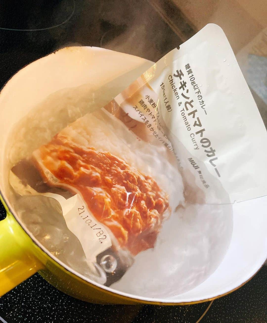 石田燿子さんのインスタグラム写真 - (石田燿子Instagram)「無印のカレーが好きです。 特にバターチキンカレーとグリーンカレー🍛 今日は糖質を気にしてみました👀 #本日のランチ #無印良品」1月28日 17時06分 - yokonti