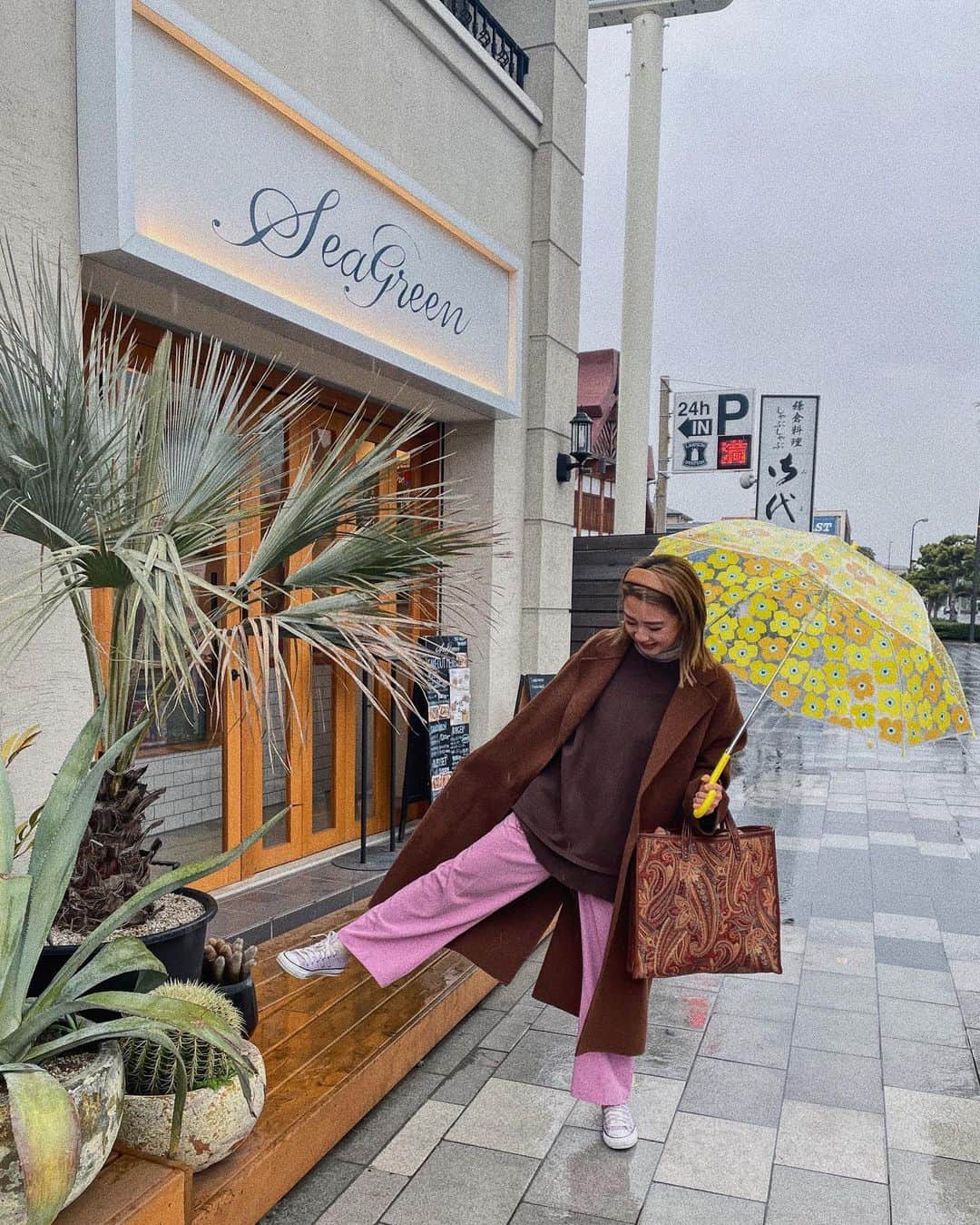 斎藤菜々子さんのインスタグラム写真 - (斎藤菜々子Instagram)「. 娘用の傘をゲット〜🌼 とかいいつつ自分が使う☂️ レインブーツ買ってあげたら使わせようっと👶🏼  雨だと気分萎えるけど 少しでもカワイイ傘でハッピーな気分に🌼 .  #ニョッコ #gnocco #PR」1月28日 17時08分 - nanacoco.7