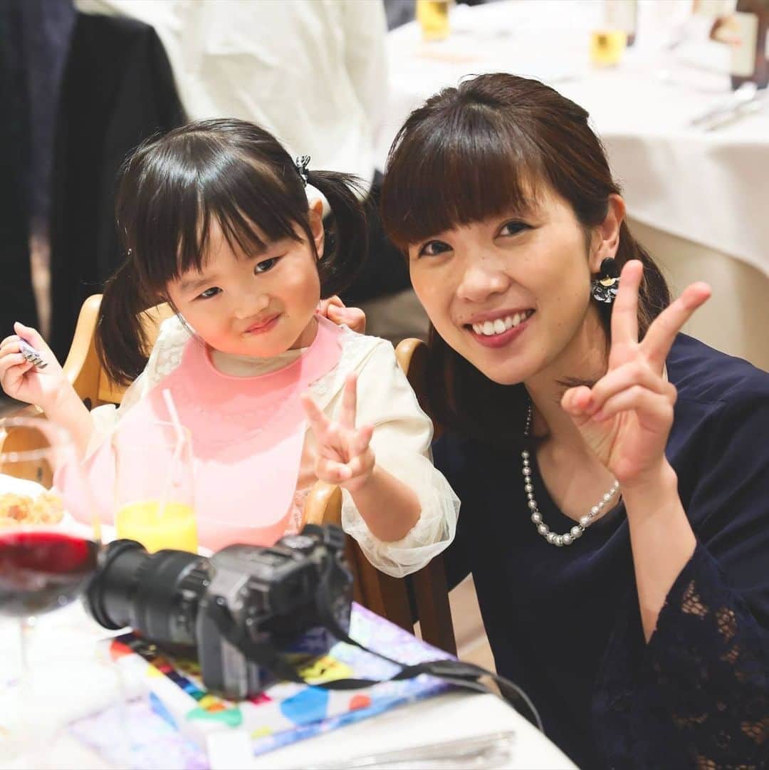 LAZOR_GARDEN_NAGOYAさんのインスタグラム写真 - (LAZOR_GARDEN_NAGOYAInstagram)「. ゲストの笑顔が溢れる結婚式…♡ 様々なところにおもてなしを散りばめて いつまでも心に残るような 時間を作り上げましょう＊ . ------------------ . @lazor_garden_nagoya をフォローし 『#ラソールガーデン名古屋』をつけて 検索してくださいね＊ . #スタイルズ花嫁 #ラソール花嫁 #ブライダルハウスtutu #プレ花嫁 #卒花 #披露宴 #令和花嫁 #日本中のプレ花嫁さんと繋がりたい #結婚式 #名古屋花嫁 #東海花嫁 #愛知花嫁 #ガーデンウェディング #邸宅ウェディング #ラソ組 #marryxoxo #DRESSY花嫁 #シャンパン　#オフショット #乾杯ショット #ゲスト #披露宴演出 #オリジナルウェディング #ナチュラルウェディング #披露宴演出 #結婚式演出 #ウェディングアイディア #ウェディングフォト #テーブルコーディネート」1月28日 17時08分 - lazor_garden_nagoya