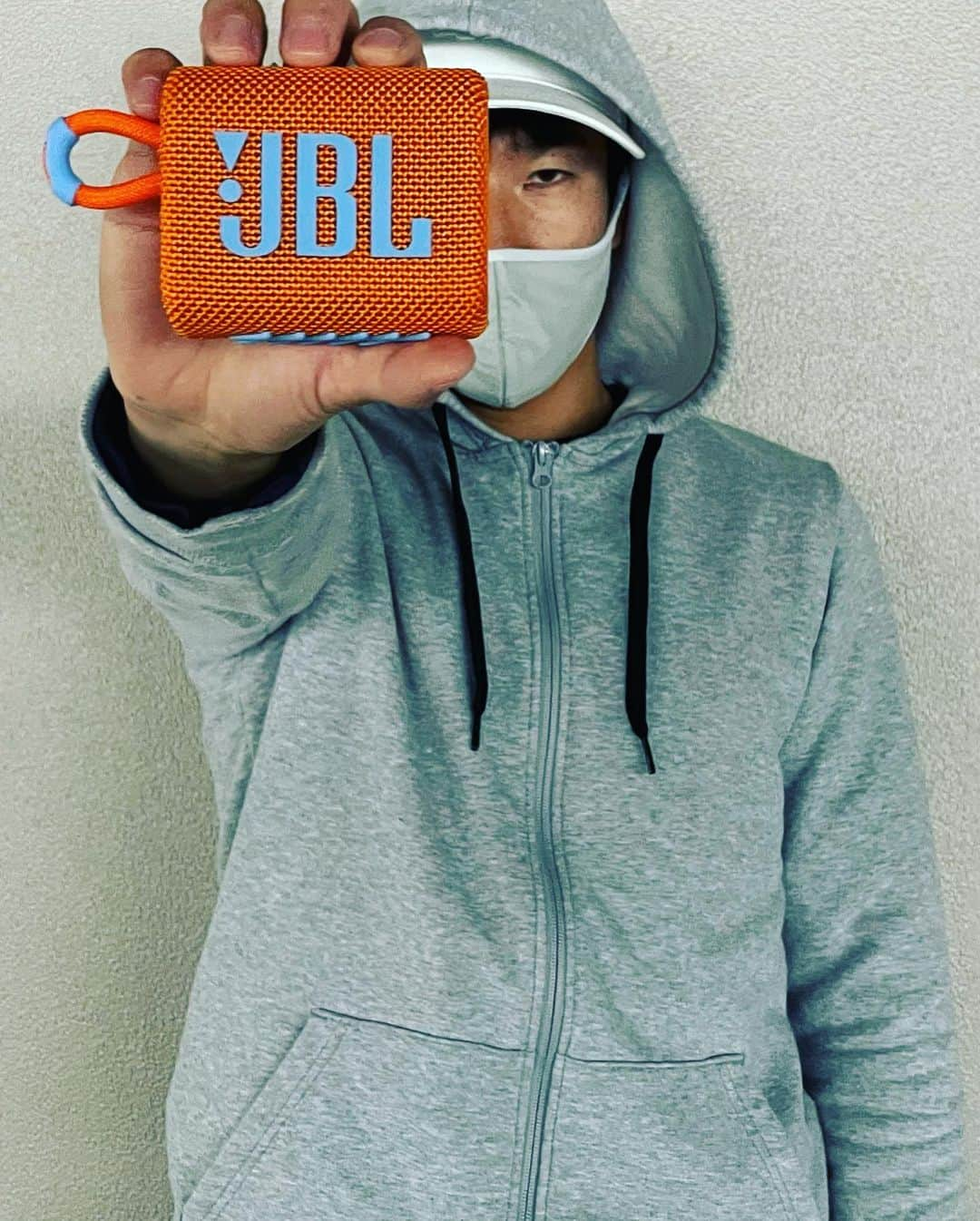 桐生祥秀のインスタグラム：「いつも側には君がいる  #jbl_japan  #音でアゲてけ  #スピーカー #イヤホン  #jblgo3  #jblclubproplus」