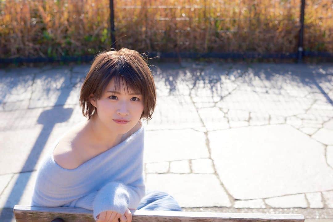 佐藤朱のインスタグラム：「Platinum FLASH vol.14 登場させて頂いています！ 本日発売なのでぜひチェックしてくれたら嬉しいです😃！ . 撮影日、ポカポカ暖かかった〜☺️ #PlatinumFLASH」