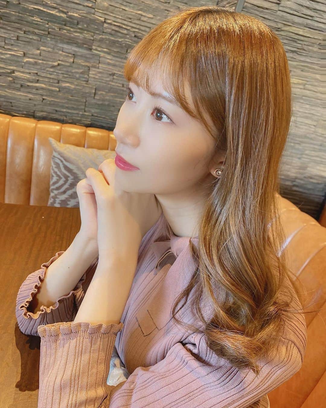 後藤理沙子のインスタグラム：「先週、#リトルリンネ でカットカラートリートメントしていただきました🐰髪質改善トリートメント今回で3回目なんだけどみるみる髪質が良くなってく😳髪色はアッシュいれて透明感のあるカラー🤎ありがとうございました💫 * https://beauty.hotpepper.jp/slnH000353753/ * #イルミナカラー #アッシュベージュ  #髪質改善トリートメント  #hair #hairstyle  #栄 #栄美容院  #久屋大通 #nagoya #nagolic  #リトルリンネ  #リトルヘアサロン #littlelinne #美活 #beauty」