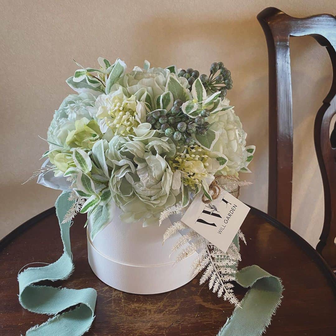 畑野ひろ子のインスタグラム：「@willgarden_official  オーダー頂きましたアーティフィシャルbox  #flowers #life #lifestyle #artificialflower #boxflower #arrangement #willgarden #gift」