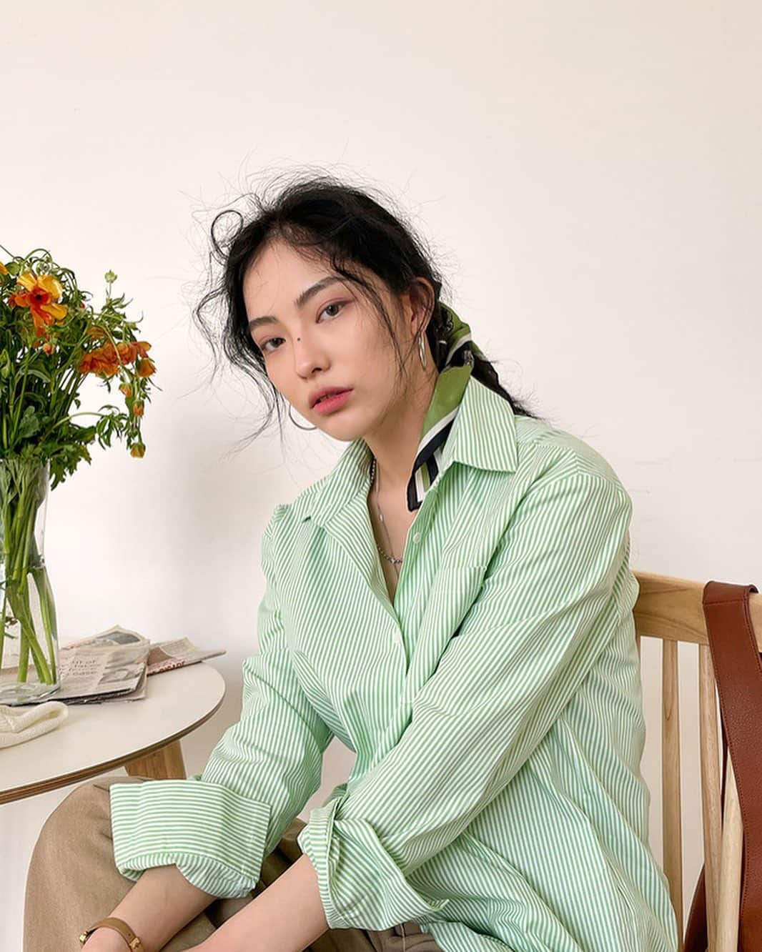 Official STYLENANDAのインスタグラム：「경쾌하고 프레시한 분위기를 주는  컬러 스트라이프 셔츠💚  New arrivals! Striped shirt in cotton fabric that touches neatly and lightly  🌏Global Shipping✈️ en.stylenanda.com」