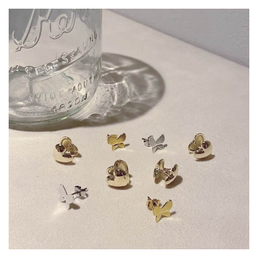 flower OFFICIAL WEB STOREさんのインスタグラム写真 - (flower OFFICIAL WEB STOREInstagram)「Re stock🤍✨✨  petit heart pierce ¥1080+tax petit papillon pierce ¥900+tax  お問い合わせ多くいただいていた シンプルだけど可愛いハートピアス❤︎  web shopと各店舗に再入荷いたしました🌟  新作アクセサリーもたっぷりと入荷しておりますので、ぜひチェックしてみてください🪄  ＿＿＿＿＿＿﻿  MORE SALE 開催中🌟  SALE対象商品が2点で表示価格より10%OFFに・・！  3点目以降も10%OFFとなります👌🏼✨  気になっていたアイテムをお得にお買い求めいただけるチャンスです🛒 この機会にぜひご利用くださいませ♩ ＿＿＿＿＿＿﻿ ﻿ ﻿  現在、通信販売の送料手数料が 無料キャンペーン中！🚚🔅 ﻿ WEB SHOPからはもちろん、店舗通販でのご購入も可能ですので、各店舗へお気軽にお問い合わせくださいませ。 ﻿ ﻿ ＿＿＿＿＿＿＿＿﻿ ﻿   #flower2020aw #フラワー #rosy﻿ #flower #flowerwebshop #webshop  #ネットショッピング #通販サイト #レディースファッション #love #girl #style #fashion #coordinate #shopping #tokyo #new #2020aw  #セール#春 #アクセサリー」1月28日 17時46分 - flower_web