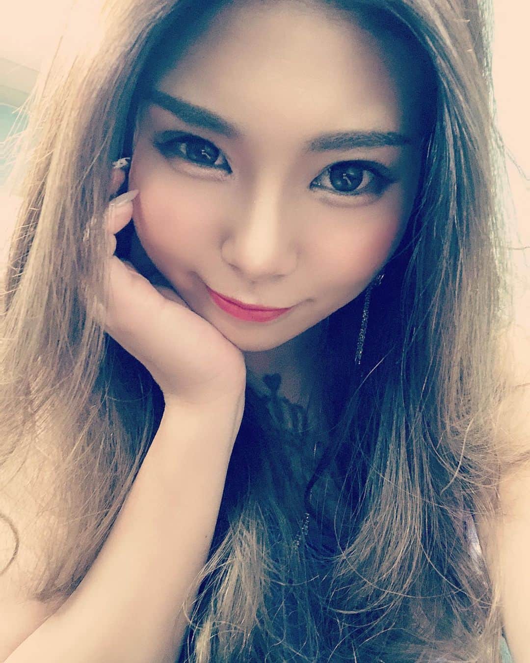 のインスタグラム：「❤️ メイク変えたら カエルになりました🐸💄 . 🦁→🐸 . . #涙袋#マツエク#ギャルしか勝たん#ギャル#撮影会モデル#お腹すいた#🐸#🦁」