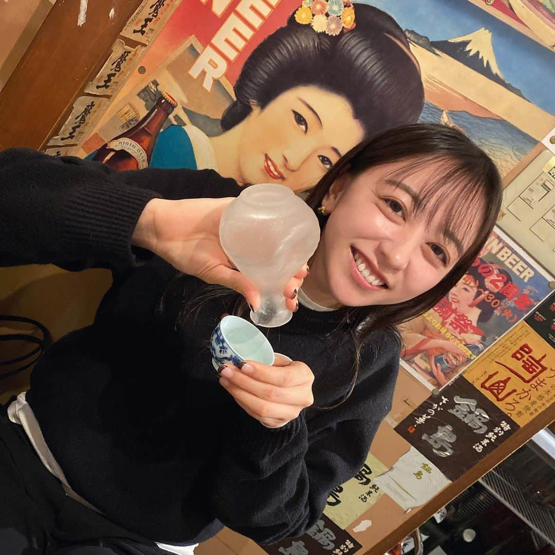 井元麻帆のインスタグラム：「早くぐびっと 呑みにいきたいなあ...🍶  #もうないの顔 🥸 #垂れ目がすごい #日本酒 #日本酒女子」