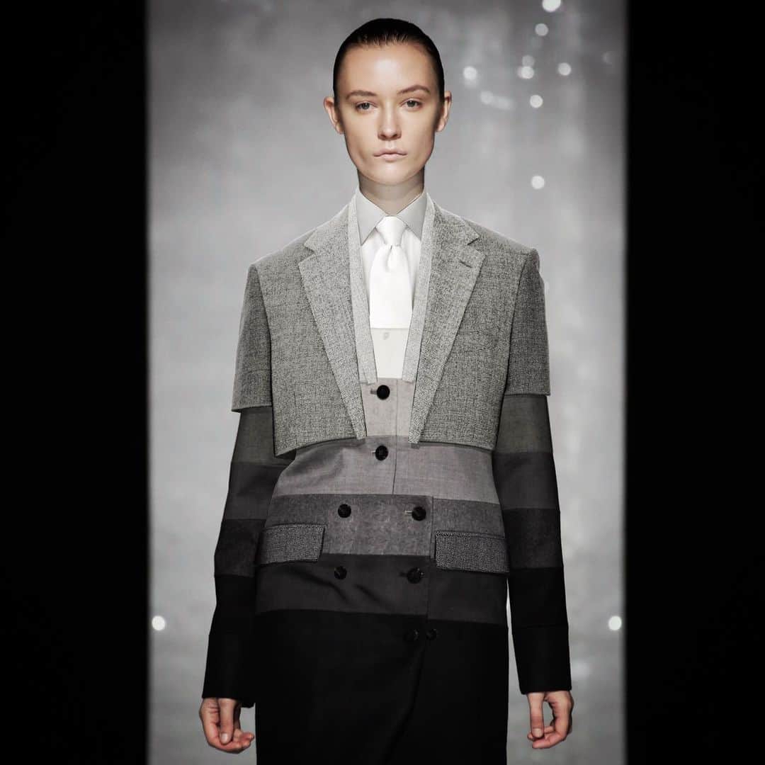 アツシナカシマのインスタグラム：「#atsushinakashima #アツシナカシマ #fashionweek #catwalk #mode #art #jacket #hautecouture #ootdfashion #outfit #defile」