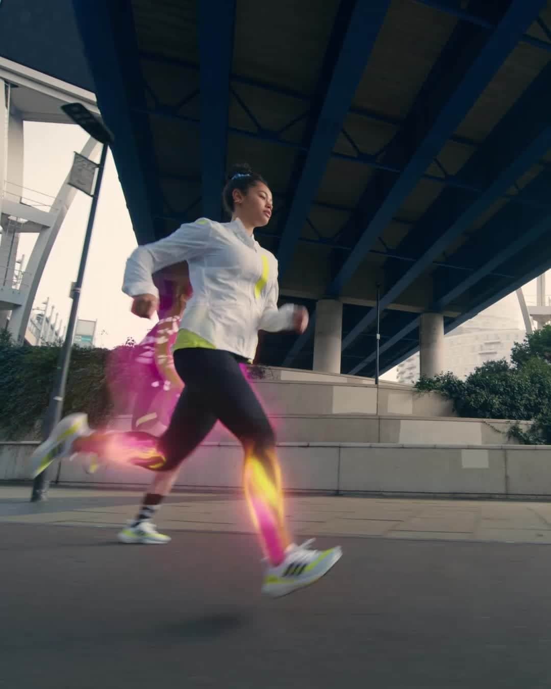 adidas Runningのインスタグラム：「WELCOME TO LIFE ON HI ENERGY ⚡️#ULTRABOOST 21 IS AVAILABLE NOW⚡️  adidas Ultraboost 21 Shoes Women's  adidas Ultraboost 21 Shoes Men's  @davidbeckham @nojo18 @hey_itsshaunae @ken_aye_ @laviai @adidasrunners」