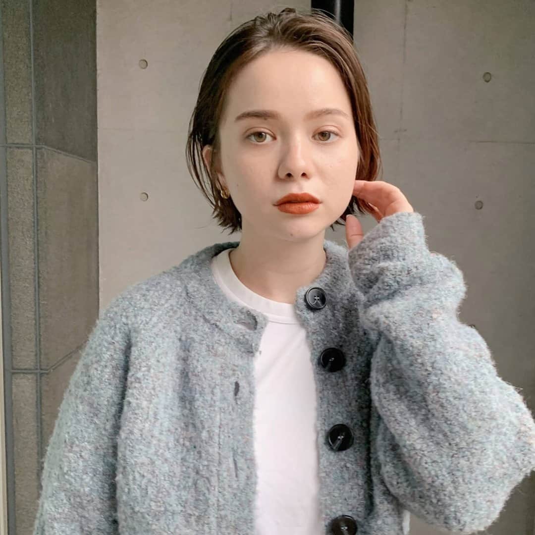 HAIRさんのインスタグラム写真 - (HAIRInstagram)「「伸ばしかけショートさんにもおすすめのパツっとボブ👩‍🦰💛」 英太（ ＠eita__nakamura ） . -----------------------------------------------------------  Follow me👉🏽 @hair.cm  HAIR webサイトは「HAIR（ヘアー）」で検索！✨  -----------------------------------------------------------  HAIRは、お客様の『なりたいを叶えるスタイリスト』が集まるサイトです。  日々スタイリストの方々の素敵なヘアスタイルを掲載しています。  投稿スナップ数約40万の中から、気に入ったスタイルを見つけませんか？  HAIRを通じてサロンに予約もできますよ！💕  ----------------------------------------------------------- . . #ボブ #ボブヘア #ショートボブ #ミニボブ #切りっぱなしボブ #髮型 #髮型屋 #髮型設計 #发型 #短髮 #日系髮型 #女生髮型 #女生短髮 #염색 #헤어 #단발 #bob #복구펌 #짧은머리 #숏컷」1月28日 18時00分 - hair.cm
