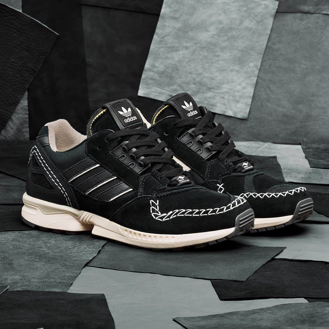adidas Originalsさんのインスタグラム写真 - (adidas OriginalsInstagram)「It’s all in the detail.  The next release in the #AtoZX series offers a moccasin spin on the iconic silhouette. Its black suede upper and leather details, tied together with a detachable fringe collar, make the #adidasZX 9000 YCTN an ode to elevated design.  Available globally on February 5th at adidas.com/A-ZX.」1月28日 18時01分 - adidasoriginals