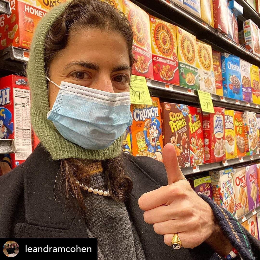 のインスタグラム：「A newsletter we actually would open... The amazing @leandramcohen in Bee Sweater.」