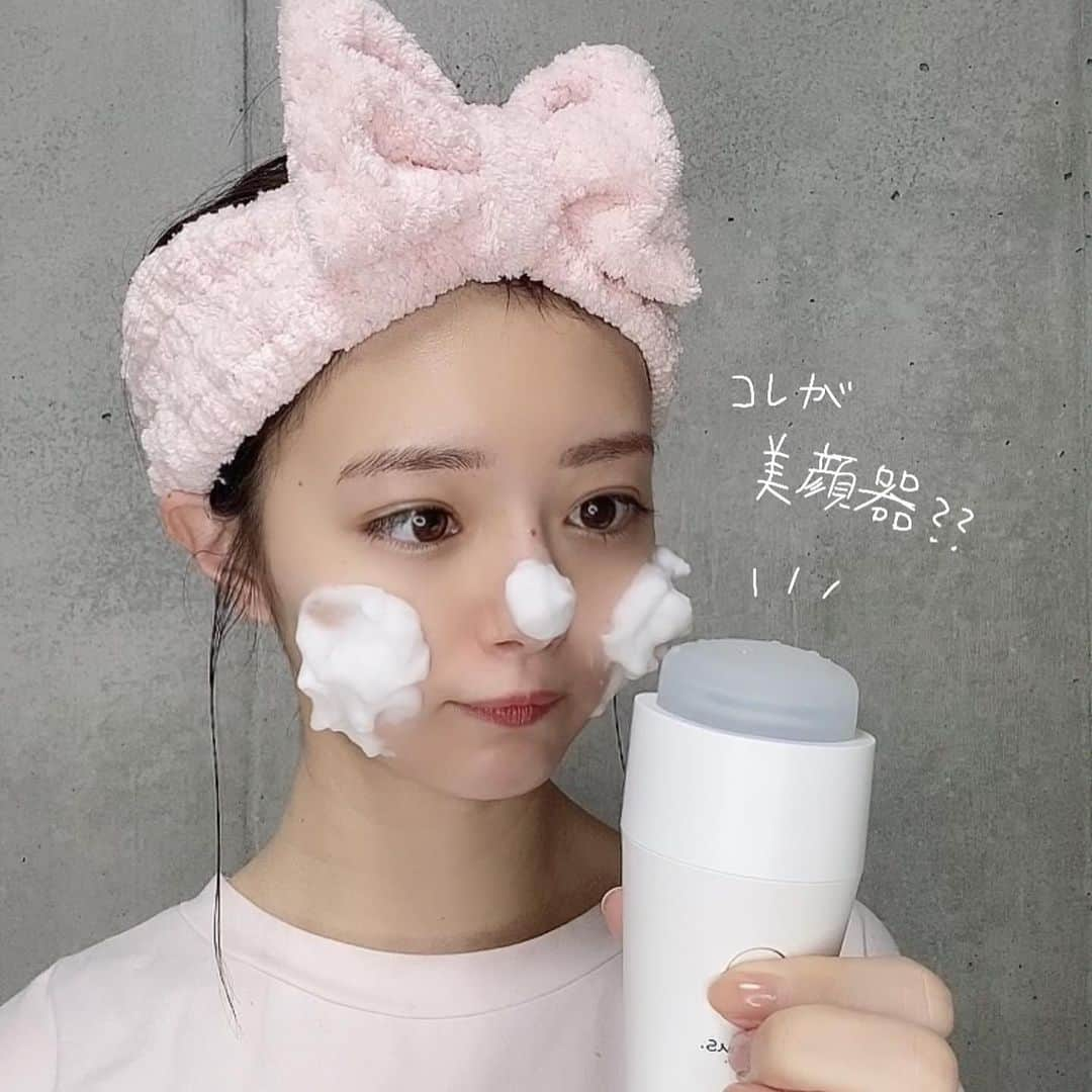 市川美織さんのインスタグラム写真 - (市川美織Instagram)「気になっていた美顔器が届いたので早速使ってみたよ♡  mous.  プルミナス  ¥35.000(+TAX)  @official_mous   シリコンヘッドの超音波美顔器でぷにぷにしていてフィット感も抜群でとっても気持ちいい♪  超音波で古い角質層を浮かせて落とすから毛穴までつるつるになってる気がするし、  洗顔しながらリフトアップもできるから一石二鳥でズボラな私も続けられそう！  防水だからお風呂場でも使えるからいいよね☺️  最近の中でも使ってみてよかったって思う！  #美顔器#おうちエステ#毛穴#リフトアップ#美肌#mous#プルミナス#PLUMINUS#おこもり美容 #pr」1月28日 18時10分 - miori_ichikawa