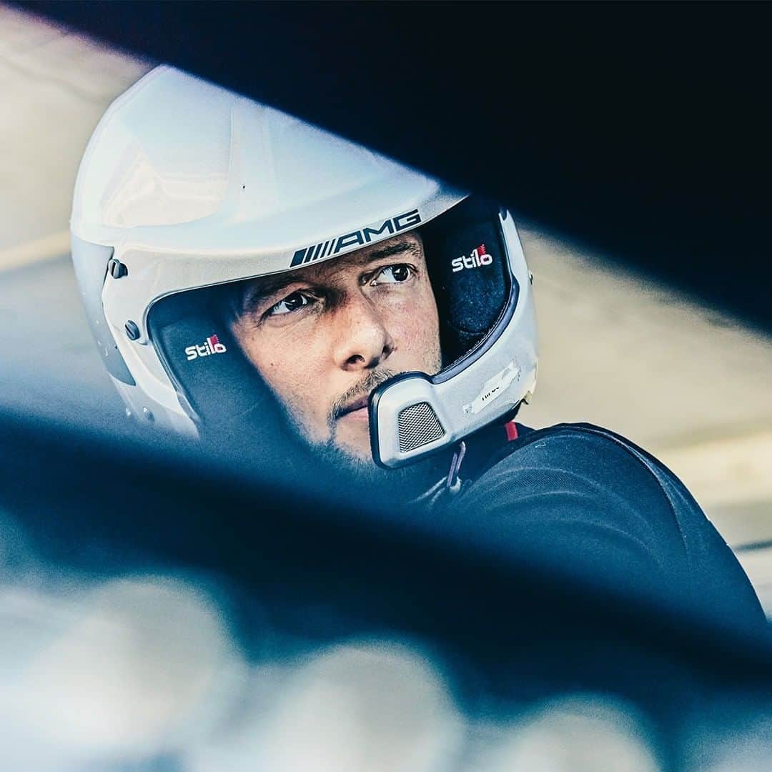 Mercedes AMGさんのインスタグラム写真 - (Mercedes AMGInstagram)「Do you dream of motorsport? Stop dreaming and start racing! Jump into the next available seat at the #AMGracetracktrainings and book an experience you'll never forget. amg4.me/AMGExperiences2901_ig  #MercedesAMG #DrivingPerformance #AMGexperiences #worldsfastestfamily」1月28日 18時17分 - mercedesamg