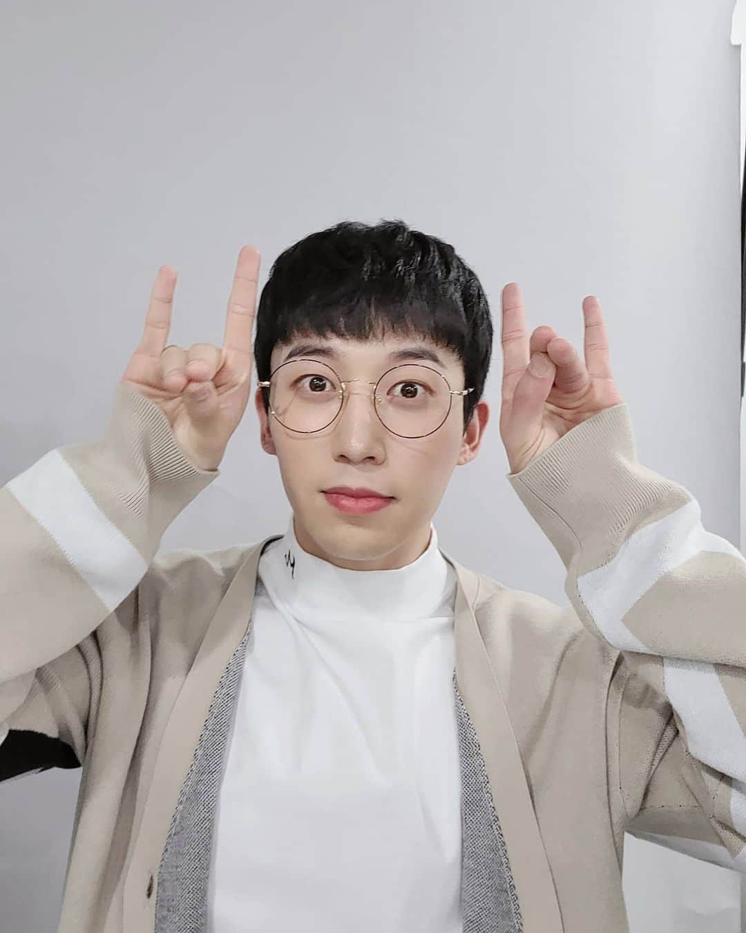 U-KISS（ユーキス）のインスタグラム：「[#훈] 훈이도 도전~! 여우🦊같은girl~🤘👄  #유키스 #UKISS #HOON  #I_Wish」