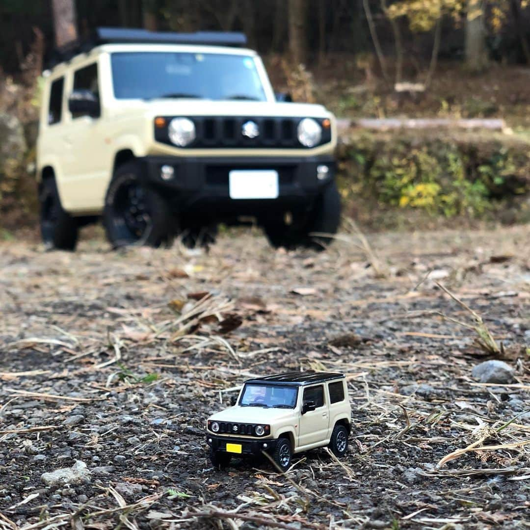 kyosho_official_minicar toysさんのインスタグラム写真 - (kyosho_official_minicar toysInstagram)「. KYOSHO MINI CAR & BOOK No.4 SUZUKI JIMNY 第4号はファミリーマートで発売中！ （店舗によりお取り扱いがない場合がございます。）  詳しくはプロフィール欄のURLより Japan Market Only  1:64 Diecast Model SUZUKI JIMNY  #kyosho #kyoshodiecast #kyoshominicarbook #suzuki #jimny #jb64 #bfgoodrich #allterrain #jdm #outdoor #camp #京商 #ファミリーマート #コンビニ #スズキジムニー #新型ジムニー #ジムニーのある生活 #ジムニーのある風景 #ジムニーライフ #ラブジムニー #ジムニー乗り #アウトドア #キャンプ #ミニカー #京商ミニカーブック #ミニカーコレクション #ジムニー女子 #ジムニーカスタム  www.kyosho.com」1月28日 18時27分 - kyosho_official_minicar_toys