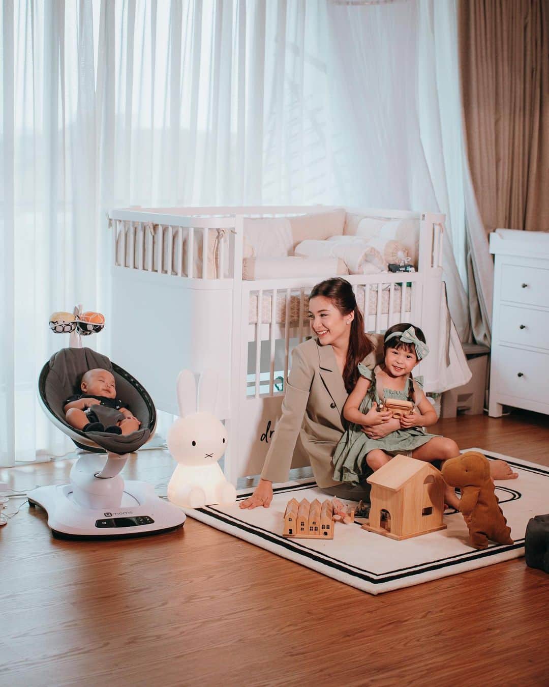 チェルシー・オリビアのインスタグラム：「Hi Parents! Aku mau kasih tau kalian nih kalo ada sesuatu yang baru dari Tokopedia loh! Jadi hari ini Tokopedia meluncurkan @tokopedia.parents yang nantinya menjadi wadah buat para parents seperti kita untuk sharing pengalaman, cari produk buat keluarga, sampai nemuin promo-promo yang super menarik! Sebagai Brand Ambassador Tokopedia Parents, aku akan banyak sharing tips & trick bareng para expert, review produk-produk yang menarik dan aku juga akan kasih bocoran hidden deals yang bisa kalian gunakan untuk belanja kebutuhan keluarga ❤  Nah biar para parents gak ketinggalan info dan promo menarik lainnya langsung aja follow @tokopedia.parents dan cek link di bio aku ya. #tokopediaparents」