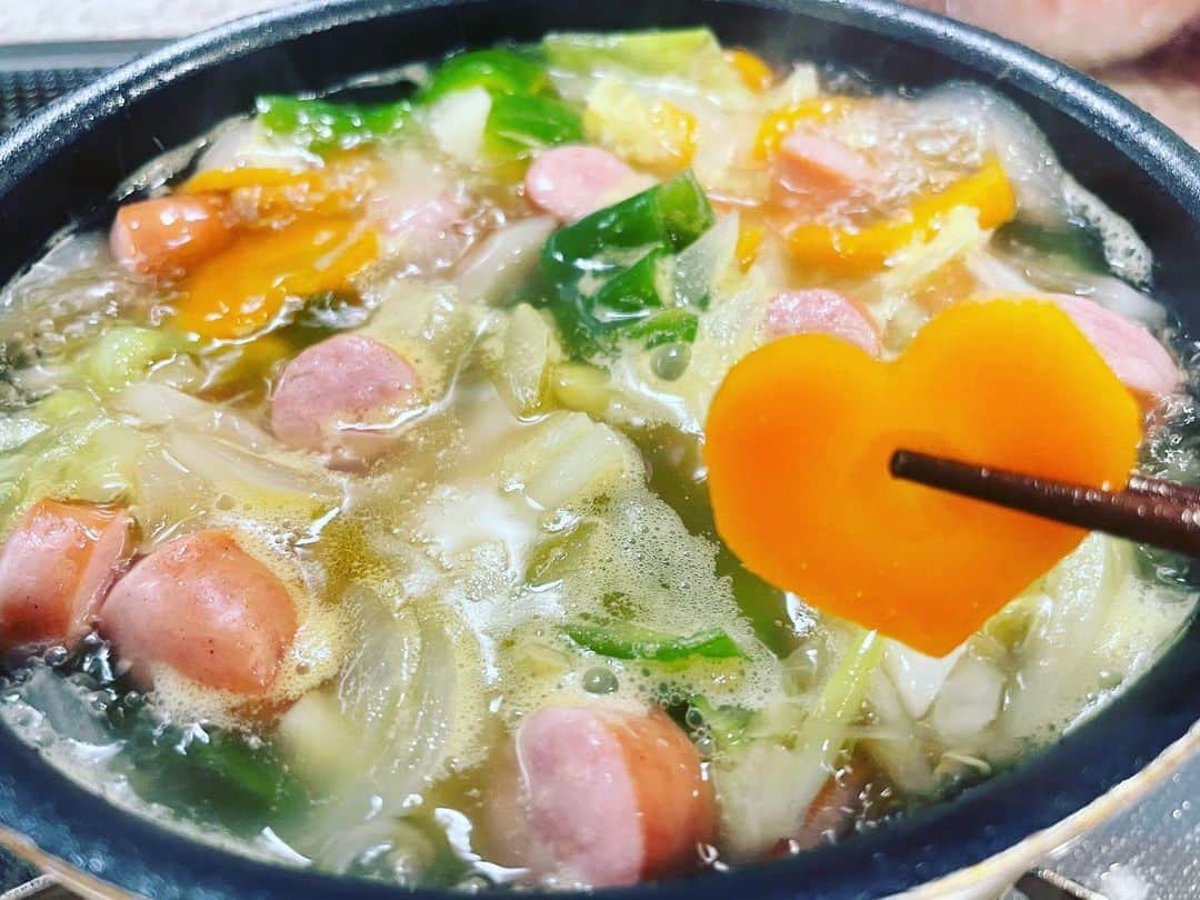 椎名歩美のインスタグラム：「ポトフ🍲﻿ ﻿ ニンジンさんハートにしてみたり…🥕﻿ ﻿ ﻿ #毎日楽しんでお料理してます」
