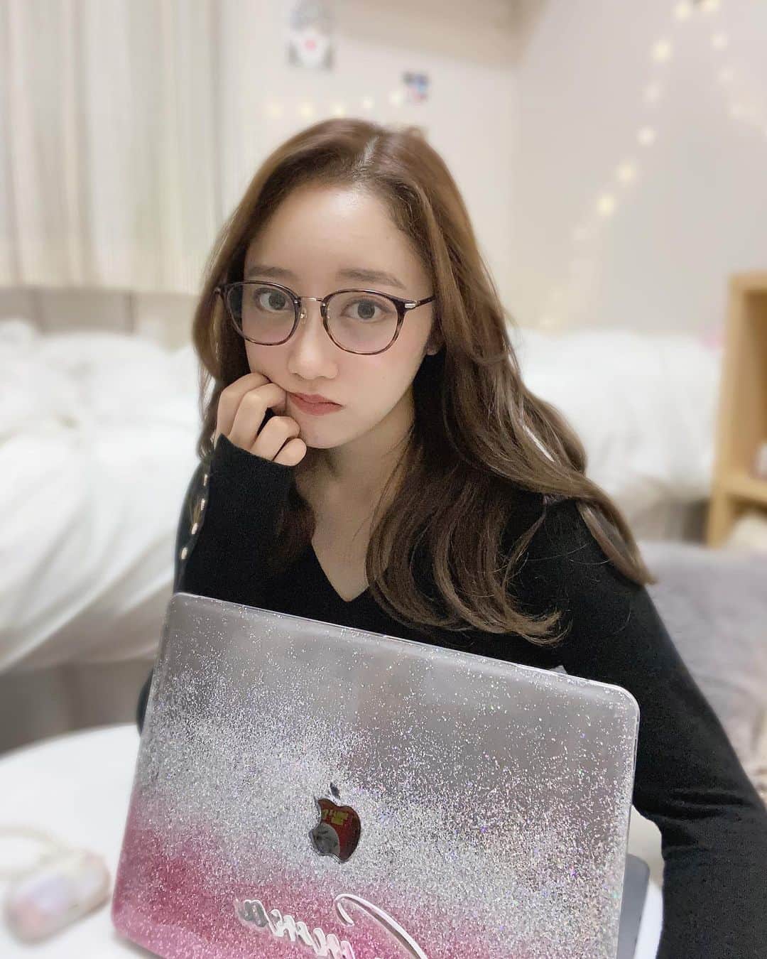のインスタグラム：「YouTubeの編集する時はJINSのブルーライトカットメガネ👓」