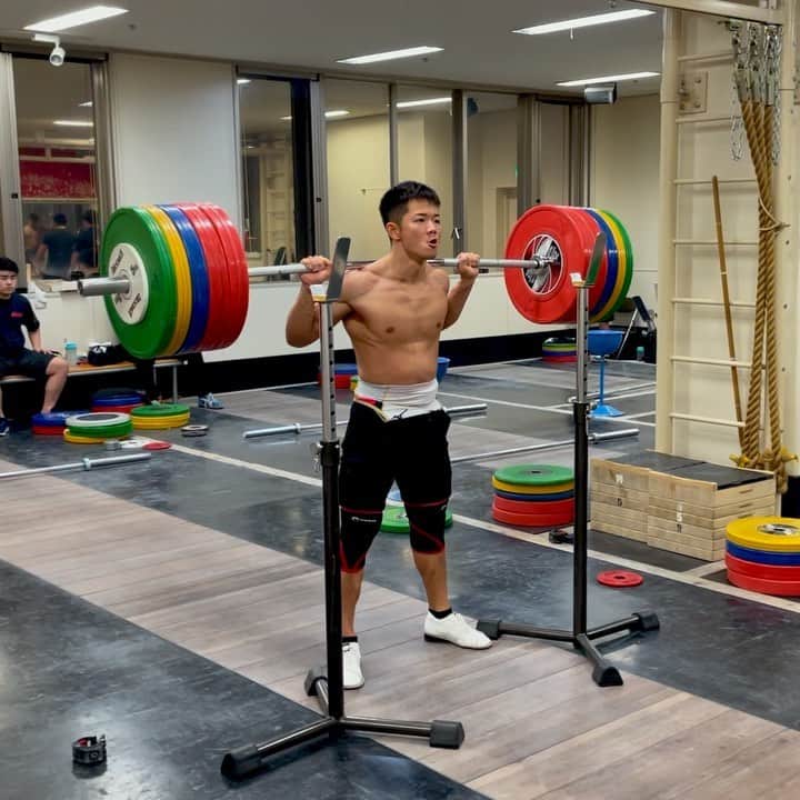 近内三孝のインスタグラム：「Back Squat 220kg  #weightlifting #powerlifting #squat  #fitness」