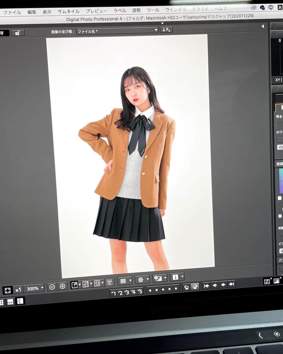 伊藤みゆさんのインスタグラム写真 - (伊藤みゆInstagram)「改めまして、 みーやプロデュースのアイテム 『3WAYリボン』の販売が開始しました😚✨ ・ お値段は2200円 学生さんにはお高いかもしれないのですが、 ラベンダーとブラックの使いやすい2色。 素材はサテンで触り心地もバッチグー！ 男性の方も女性の方にも沢山の使い方で 活用して頂きたいです~🥴 ・ 質問があれば是非コメント欄へ🙆🏻‍♀️」1月28日 18時54分 - ito_m__iyu