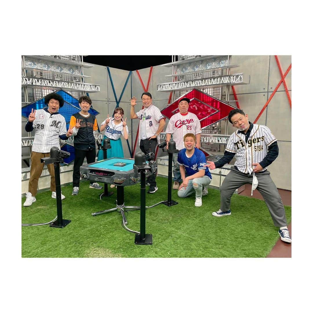 松本圭世のインスタグラム：「. 先日あげたドラゴンズの ユニフォーム写真は これの収録でした〜😊✨  プロ野球ファン対抗 ダイヤモンド麻雀！！🀄️  わたしはドラゴンズファンとして セ・リーグで戦っています🥊✨  初回放送は明日？今日？ 1月29日（金）20:00〜 スカパースポーツライブ＋にて！📺 セ・パ、更にクライマックスと ぶっ続けで朝4時まで放送されるみたいですww  金曜日なので Mリーグ、ギリギリアウト と出演番組が渋滞してますが… 頑張ってるので ぜひこちらも見てください🤣🤣  メンバーもなかなか面白いです！  ＜出演者＞ トータルテンボス、山本圭壱(極楽とんぼ)、津田篤宏(ダイアン)、兼光タカシ(プラス・マイナス)、久保孝真(三拍子)、りゅーじ、田尾安志、加藤哲郎、ギャオス内藤、松本圭世、百川晴香(全力少女R)  #麻雀　#野球　#負けられない戦い  #ダイヤモンド麻雀 #中日ドラゴンズ　#野球女子　#ユニフォーム　#女子アナ　#アナウンサー　#フリーアナウンサー　#instagood #followme」