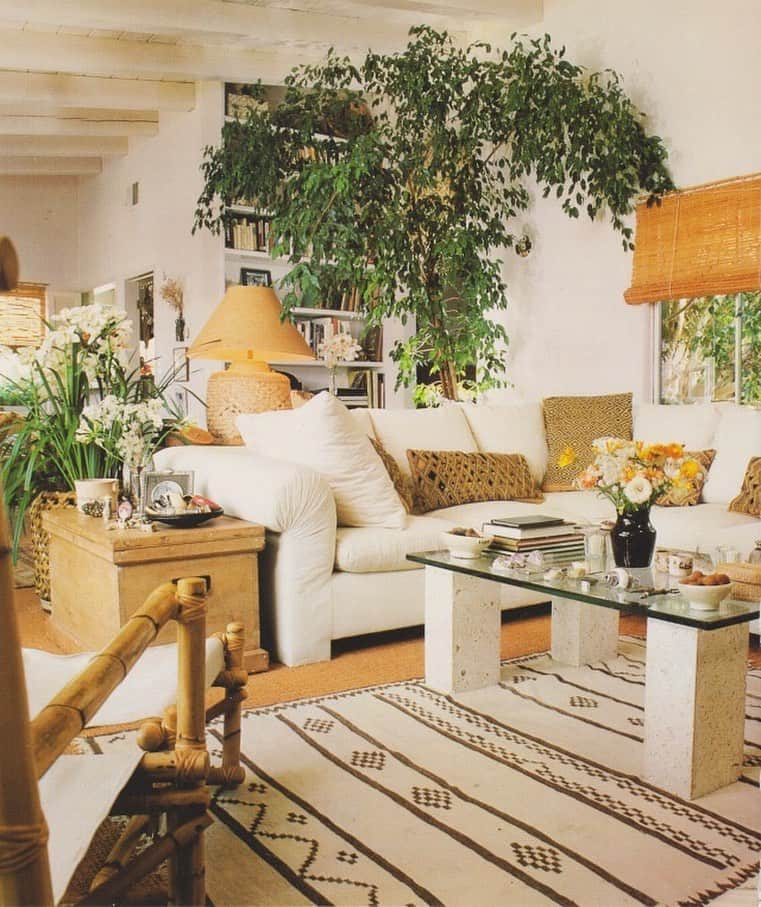 ジェーン・アルドリッジのインスタグラム：「Ali MacGraw’s home in 1981 as featured in Architectural Digest’s book Celebrity Homes II, scanned by vintagehomecollection on Tumblr 🌟」