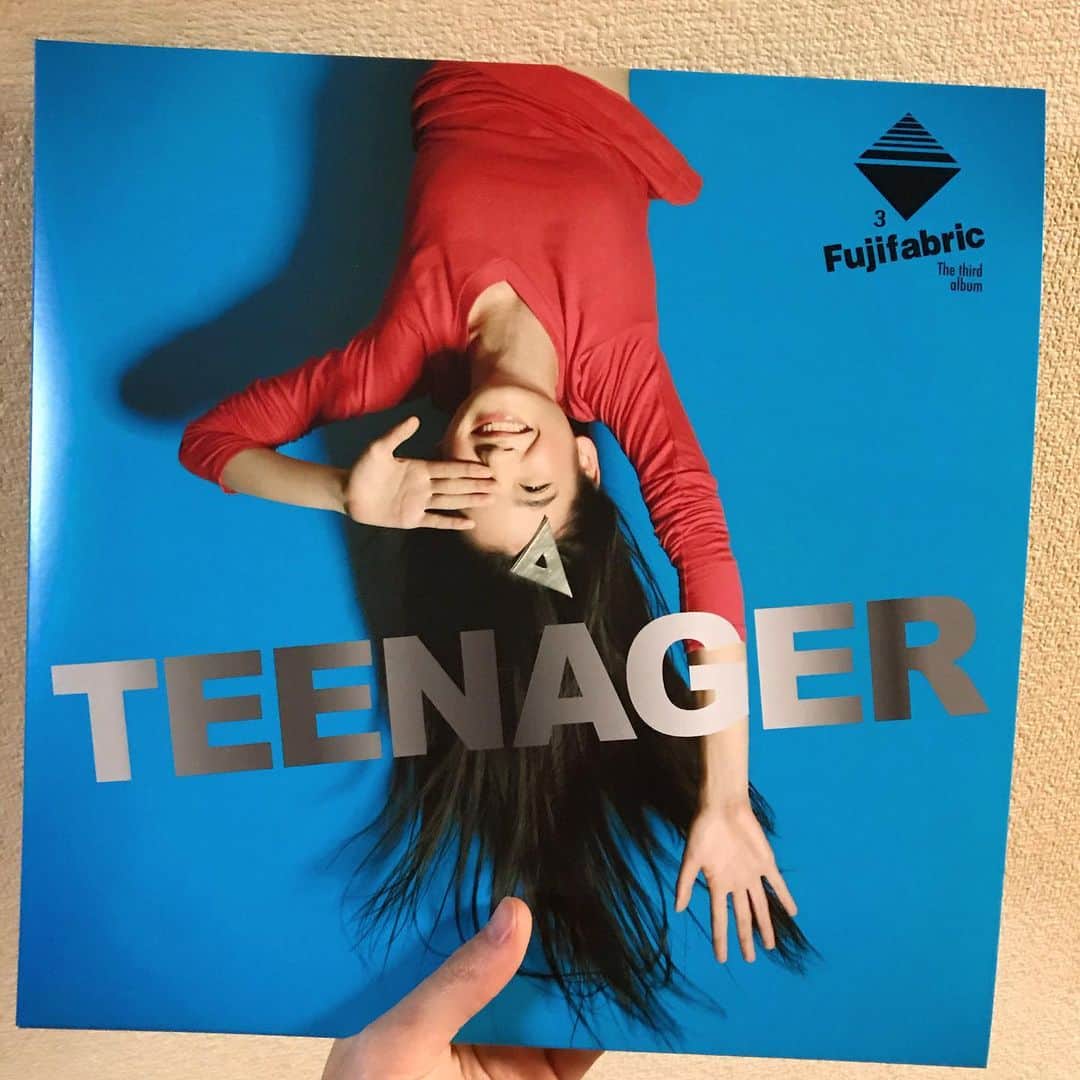 加賀屋航平さんのインスタグラム写真 - (加賀屋航平Instagram)「『FAB FOX』と死ぬ程悩んでの。 #フジファブリック #TEENAGER」1月29日 0時24分 - koheikgy