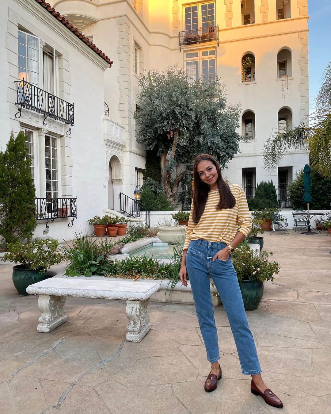 emilyのインスタグラム：「A perfect pair 👖 @closedofficial」