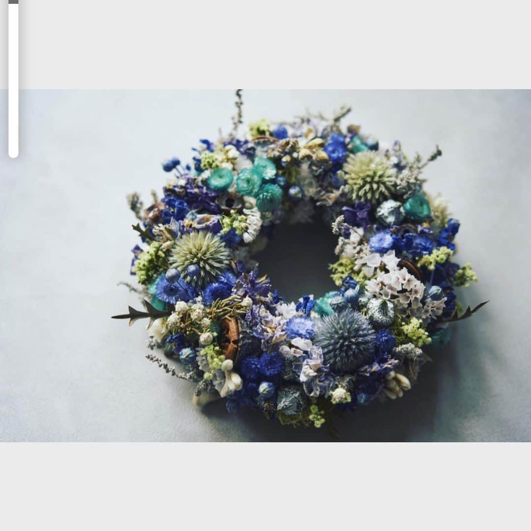 今村沙緒里のインスタグラム：「ブルーのリース💙 こちらもエルゼアールのユリちゃんが プレゼントしてくれました！！ 私をイメージしてくれたらしい…🦋 きゅん。うれしいー。かわいい。 ユリちゃん、自分でもブランドをはじめて。 @lil_boy_blue_y  クリスマスリースも作ってくれたよ。 その人に合わせたオーダーもしてくれます＊ ユリちゃん、ありがとう❤︎ ブーケとリースをいただき 幸せな気持ちになりました。 プレゼントに！おすすめです👖 ・ Yuri chan presented me original wreath！ blue blue purple💙💜Love it！ ・ #flowers #wreath #present #cute #thanks #꽃 #고마워요 #リース #花 #lilboyblue #エルゼアール #癒し #ありがとう」