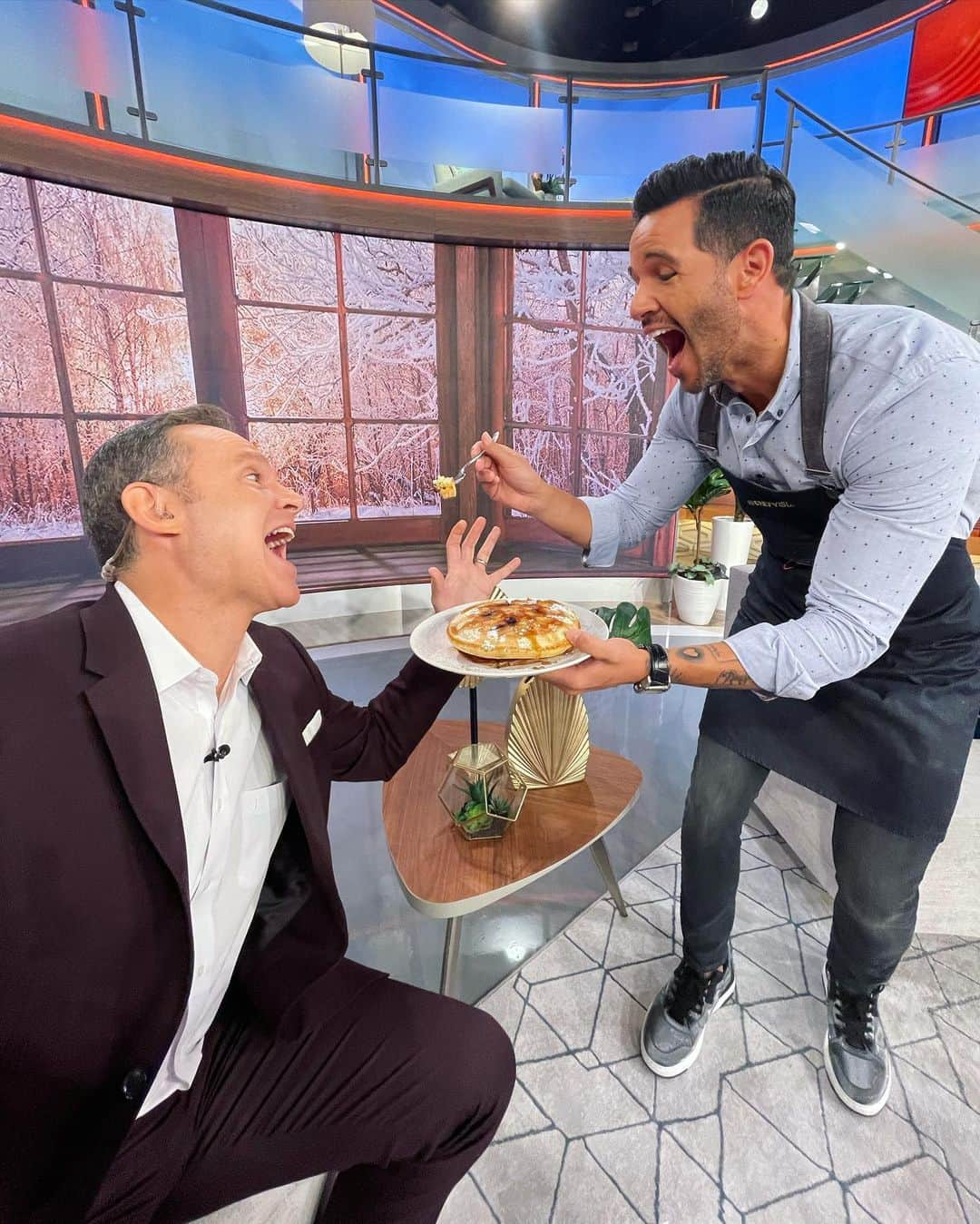 Despierta Americaさんのインスタグラム写真 - (Despierta AmericaInstagram)「Esos pancakes no duraron mucho! #nationalblueberrypancakeday  @alantacher  @elyisustv」1月29日 0時26分 - despiertamerica