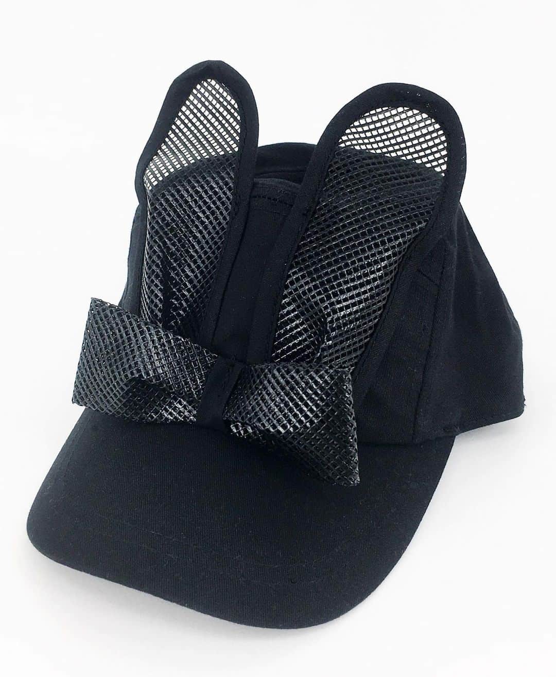 バーンストックスピアーズさんのインスタグラム写真 - (バーンストックスピアーズInstagram)「NEW IN! ZING! Bunny Cap with sports-mesh ears and bow.  #Poptomistic.」1月28日 19時06分 - bernstockspeirs